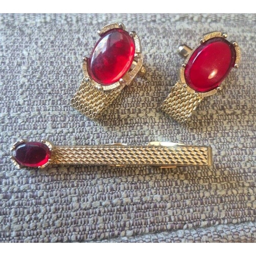 Vintage Swank Gold Tone Red Oval Stone Cufflinks Tie Clip Set Mens Dress Formal